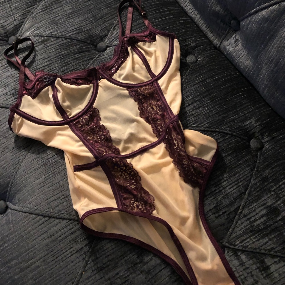 Brand new fashion nova bodysuit (sold)